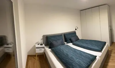 Ein Bett oder Betten in einem Zimmer der Unterkunft Ferienwohnung Karrensicht