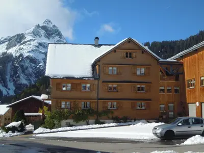 Ein allgemeiner Bergblick oder ein Berglick von der Ferienwohnung aus