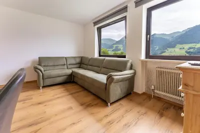 Ein Sitzbereich in der Unterkunft Ferienwohnung Talblick