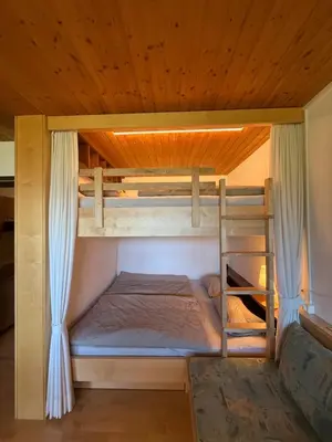 Ein Bett oder Betten in einem Zimmer der Unterkunft BergNest Brandnertal