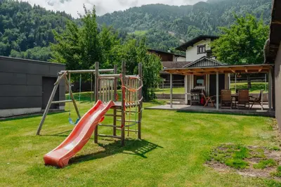 Ein Kinderspielbereich in der Unterkunft Berghof Apartment Rodund