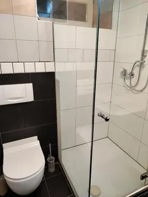 Ein Badezimmer in der Unterkunft Gemütliches 2 Bettzimmer mit Gemeinschaftsbad und kleiner Küche
