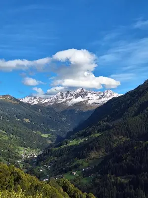 Ein allgemeiner Bergblick oder ein Berglick von der Ferienwohnung aus