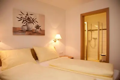 Ein Bett oder Betten in einem Zimmer der Unterkunft Liftstüble Ferienwohnungen