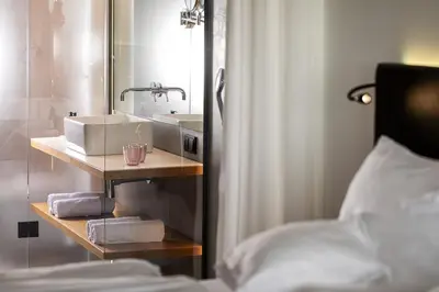 Ein Bett oder Betten in einem Zimmer der Unterkunft Design-Chalet with Garden, Pool, Spa & Restaurant