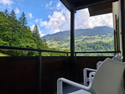 Ein allgemeiner Bergblick oder ein Berglick von der Ferienwohnung aus