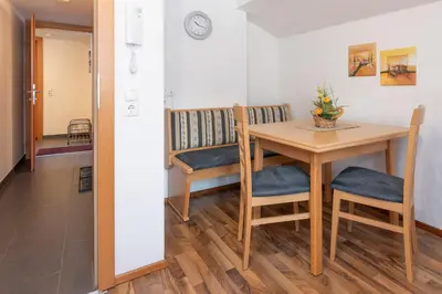 Ein Sitzbereich in der Unterkunft Sahin 6 by Alpenfeder