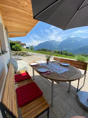 Ein allgemeiner Bergblick oder ein Berglick von der Ferienwohnung aus