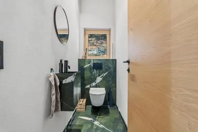 Ein Badezimmer in der Unterkunft LAPURIS - brandnertal mountain retreat