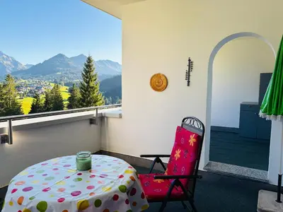 Ein allgemeiner Bergblick oder ein Berglick von der Ferienwohnung aus
