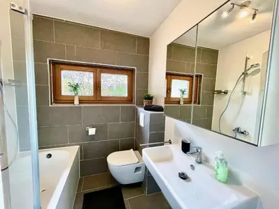 Ein Badezimmer in der Unterkunft Lake Family and Group Apartments
