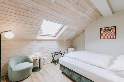 Ein Bett oder Betten in einem Zimmer der Unterkunft Velotique Hotel Angelika - Self-Check-in