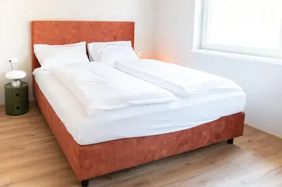 Ein Bett oder Betten in einem Zimmer der Unterkunft Velotique Hotel Angelika - Self-Check-in