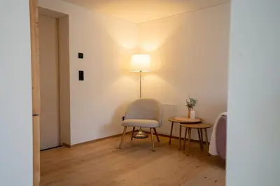 Ein Sitzbereich in der Unterkunft Stilvoll sanierte Altbau-Wohnung, Dornbirn Kehlegg