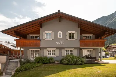Ein allgemeiner Bergblick oder ein Berglick von des Chalets aus