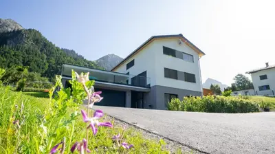 Ein allgemeiner Bergblick oder ein Berglick von der Ferienwohnung aus