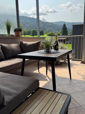 Ein allgemeiner Bergblick oder ein Berglick von der Ferienwohnung aus