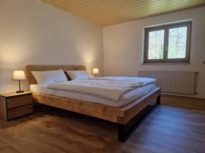 Ein Bett oder Betten in einem Zimmer der Unterkunft Zum schwarzen Hirsch
