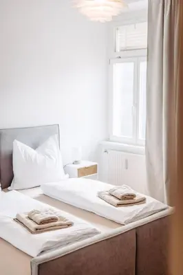 Ein Bett oder Betten in einem Zimmer der Unterkunft Elegante Altbauwohnung Bregenz am See