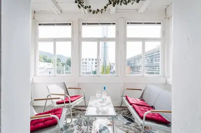 Ein Sitzbereich in der Unterkunft Elegante Altbauwohnung Bregenz am See