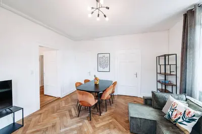 Ein Sitzbereich in der Unterkunft Elegante Altbauwohnung Bregenz am See