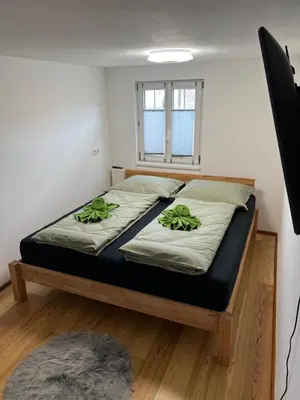 Ein Bett oder Betten in einem Zimmer der Unterkunft Gästehaus Aigner