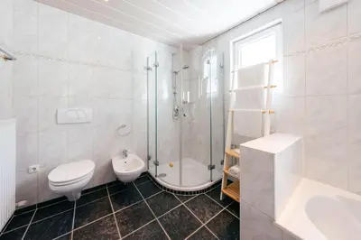 Ein Badezimmer in der Unterkunft Ferienwohnung Wallis