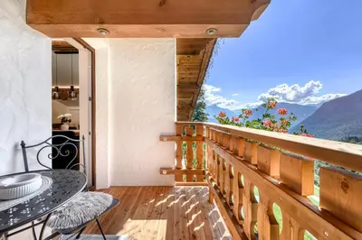 Ein allgemeiner Bergblick oder ein Berglick von der Ferienwohnung aus