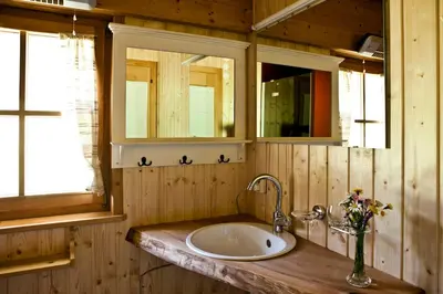 Ein Badezimmer in der Unterkunft Leo's Hütte Sippersegg