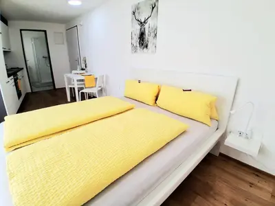 Ein Bett oder Betten in einem Zimmer der Unterkunft Top12 Apartmenthaus Sonnenschein