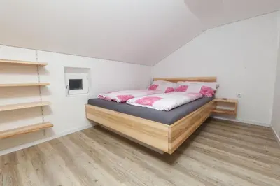 Ein Bett oder Betten in einem Zimmer der Unterkunft Ferienhaus Waldklause