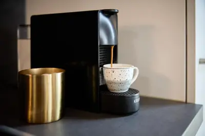 Kaffee-/Teezubehör in der Unterkunft VORALIVING - Modernes Neubau Apartment Toplage - Parkplatz - WLAN, 24 7 Check-in