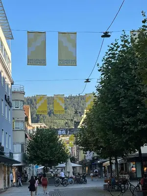 Ein allgemeiner Bergblick oder ein Berglick von der Ferienwohnung aus