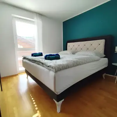 Bella Vista - 85 m2 Ferienwohnung mit überdachtem Parkplatz und Außenstellplatz - Bergblick