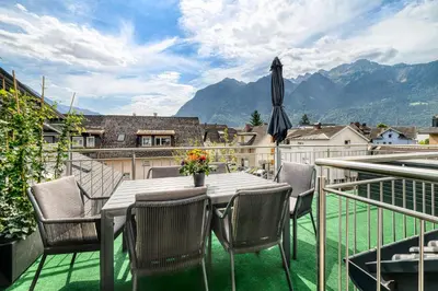 Ein allgemeiner Bergblick oder ein Berglick von der Ferienwohnung aus