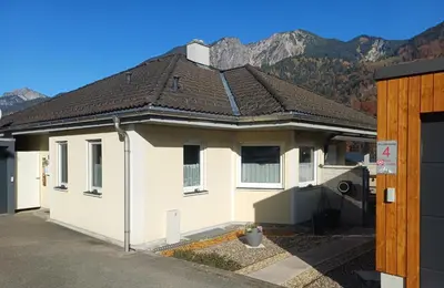 Ein allgemeiner Bergblick oder ein Berglick von der Ferienwohnung aus