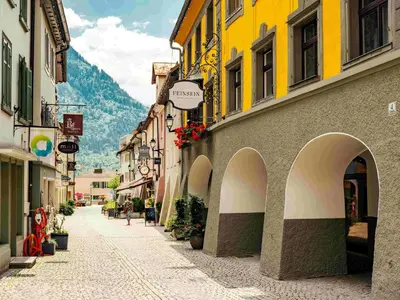 Ein allgemeiner Bergblick oder ein Berglick von des Ferienhauses aus