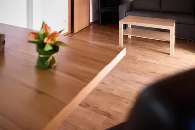 Ein Sitzbereich in der Unterkunft Tiny Homes Schruns
