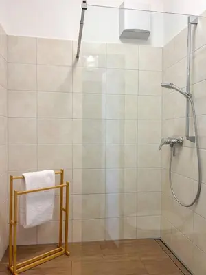 Ein Badezimmer in der Unterkunft Apartment kleines Schiller