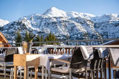 Ein allgemeiner Bergblick oder ein Berglick von des Hotels aus
