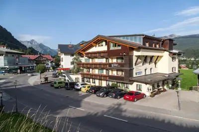 Ein allgemeiner Bergblick oder ein Berglick von des Hotels aus
