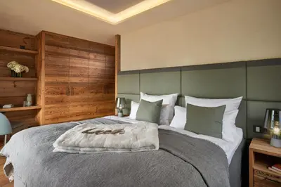 Ein Bett oder Betten in einem Zimmer der Unterkunft Chalet Alpha LUXURY Spa