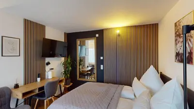 Ein Bett oder Betten in einem Zimmer der Unterkunft CROWN LIVING Basic Studios Dornbirn - Zentrale Studios mit WLAN, kostenloser Parkplatz, Self Check-in, ideal für Feriengäste und Geschäftsreisende