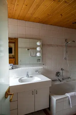 Ein Badezimmer in der Unterkunft die AlpenRose