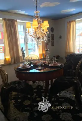 Ein Sitzbereich in der Unterkunft Alpen-suite