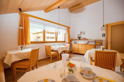 Ein Restaurant oder anderes Speiselokal in der Unterkunft Haus Sonnseite