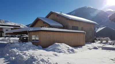 Ein allgemeiner Bergblick oder ein Berglick von der Pension aus