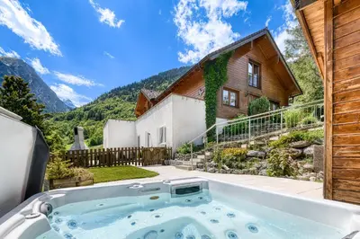 Ein allgemeiner Bergblick oder ein Berglick von der Ferienwohnung aus