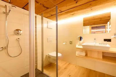 Ein Badezimmer in der Unterkunft Breitachhus