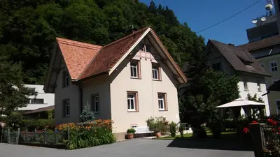 Das Gebäude in dem sich die Ferienwohnung befindet